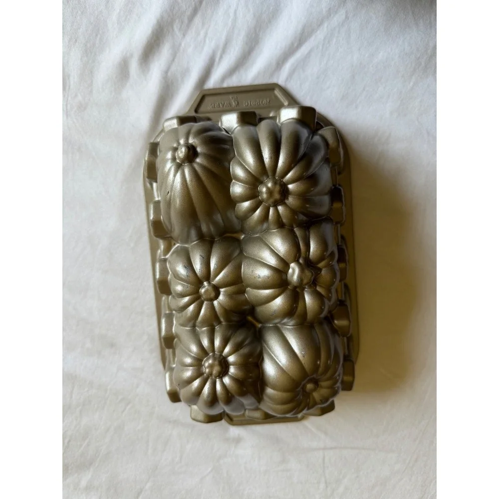 Nordic Ware Pumpkin Harvest Loaf Pan 6 Cup Cast Aluminum Gold Autumn Bakeware